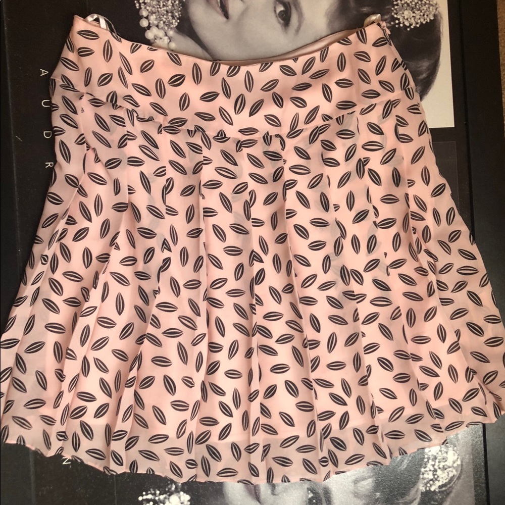 Sweet pink and black coffee bean pattern w/ pleats